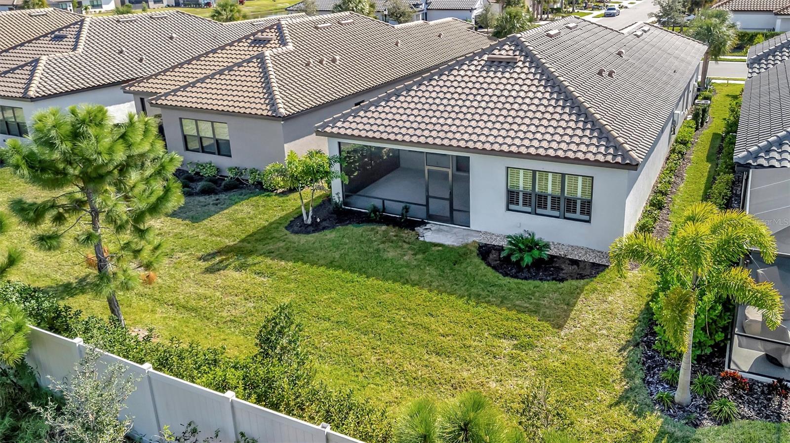 ARTISAN LAKES ESPLANADE - Residential