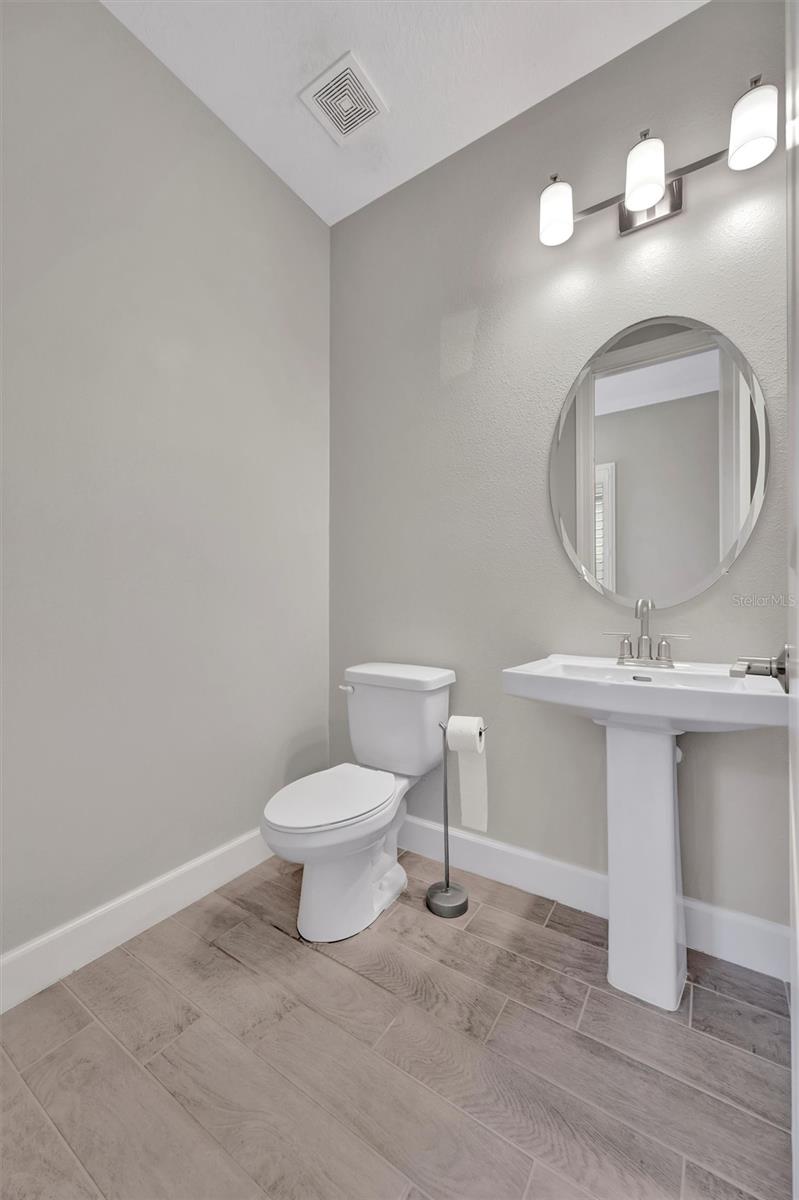 ARTISAN LAKES ESPLANADE - Residential