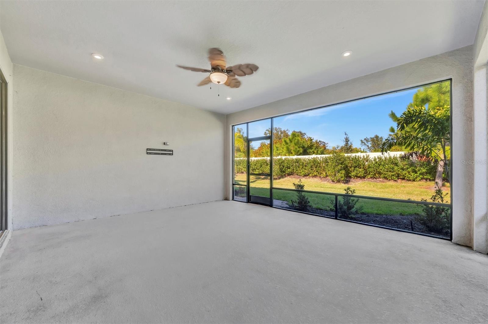 ARTISAN LAKES ESPLANADE - Residential