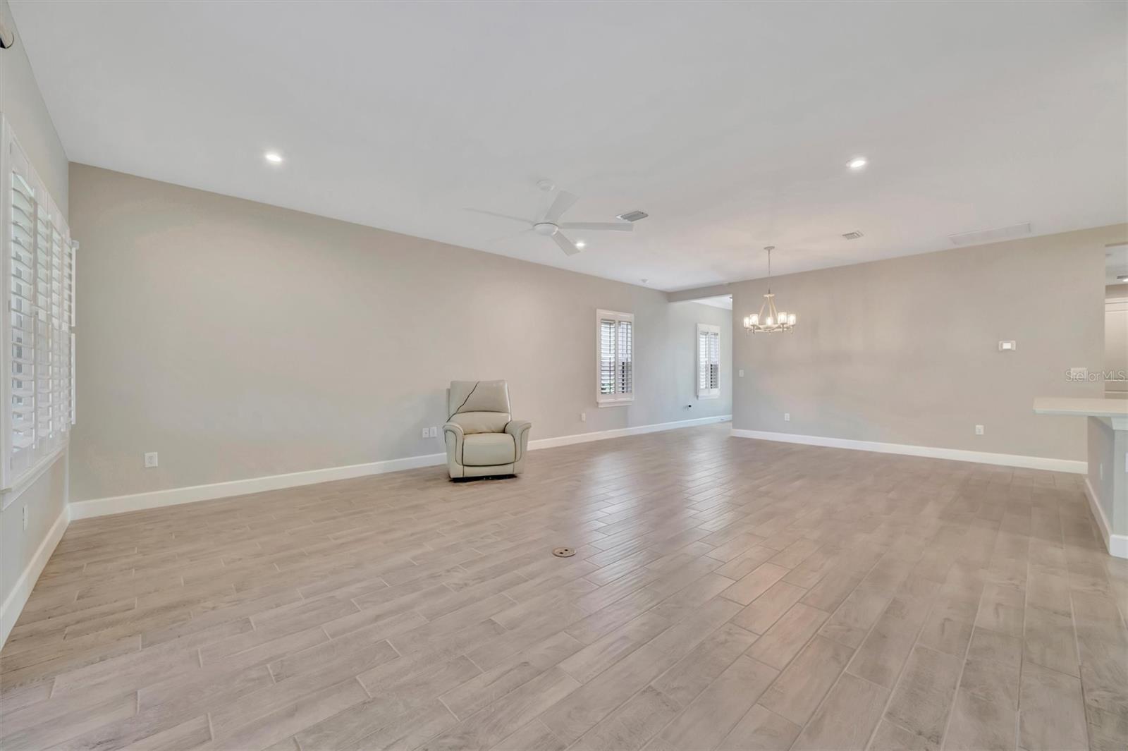 ARTISAN LAKES ESPLANADE - Residential