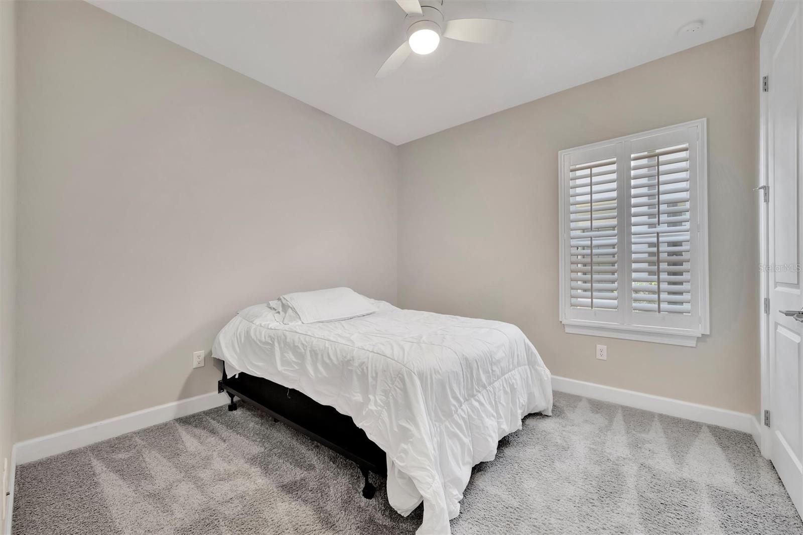 ARTISAN LAKES ESPLANADE - Residential