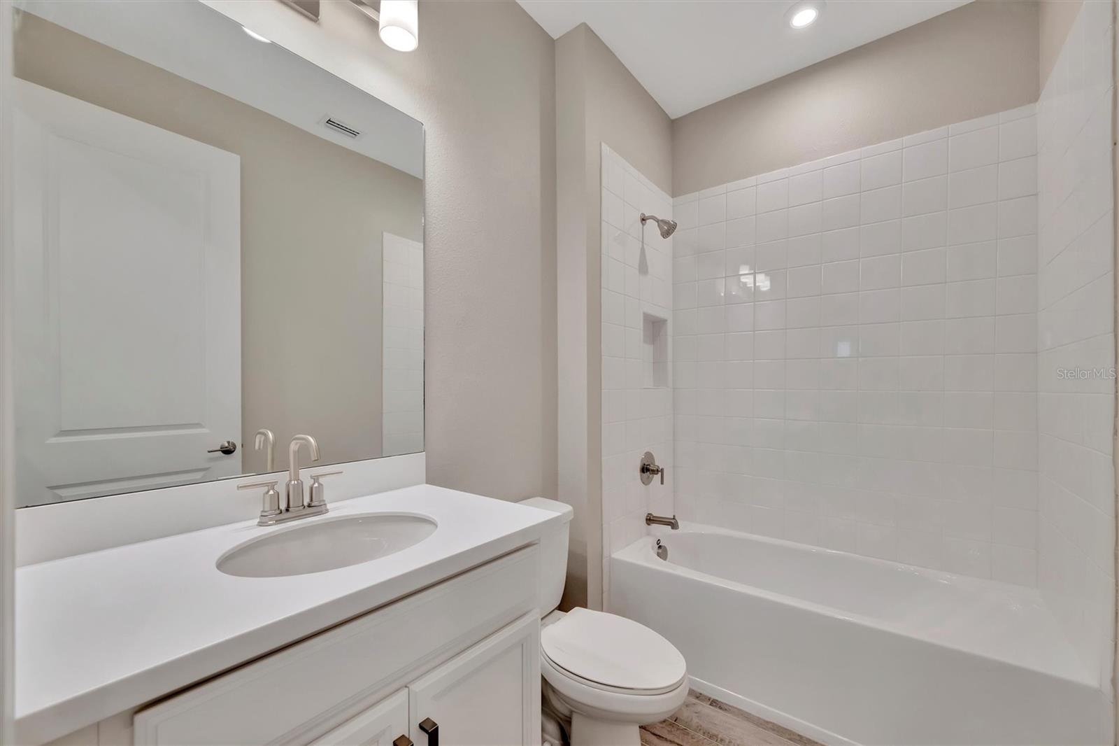 ARTISAN LAKES ESPLANADE - Residential