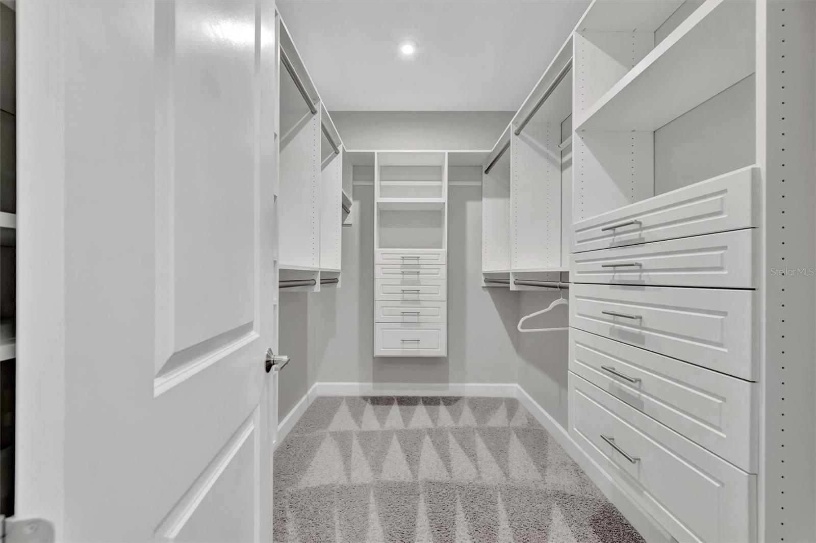 ARTISAN LAKES ESPLANADE - Residential