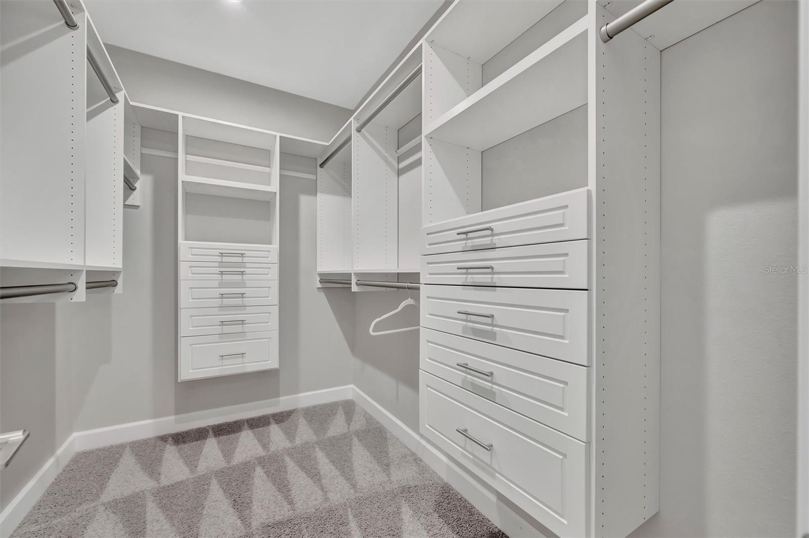 ARTISAN LAKES ESPLANADE - Residential