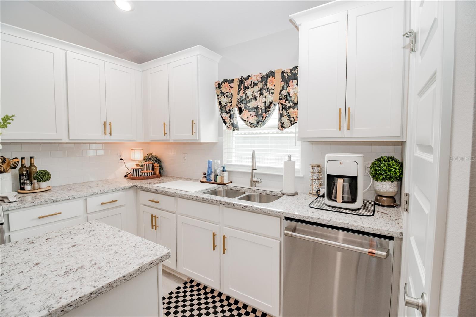 LAKE JULIANA ESTATES - Residential