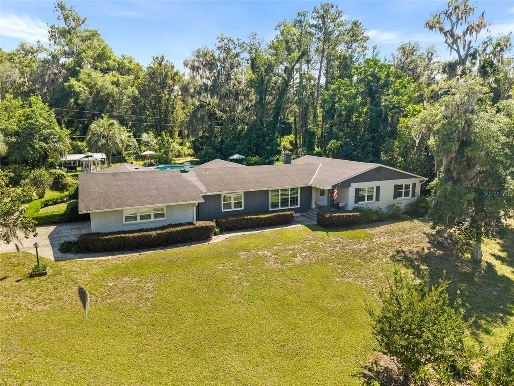 Photo of 258 SE Hillside Parkway, Lake City, FL 32025 (MLS # GC543430)