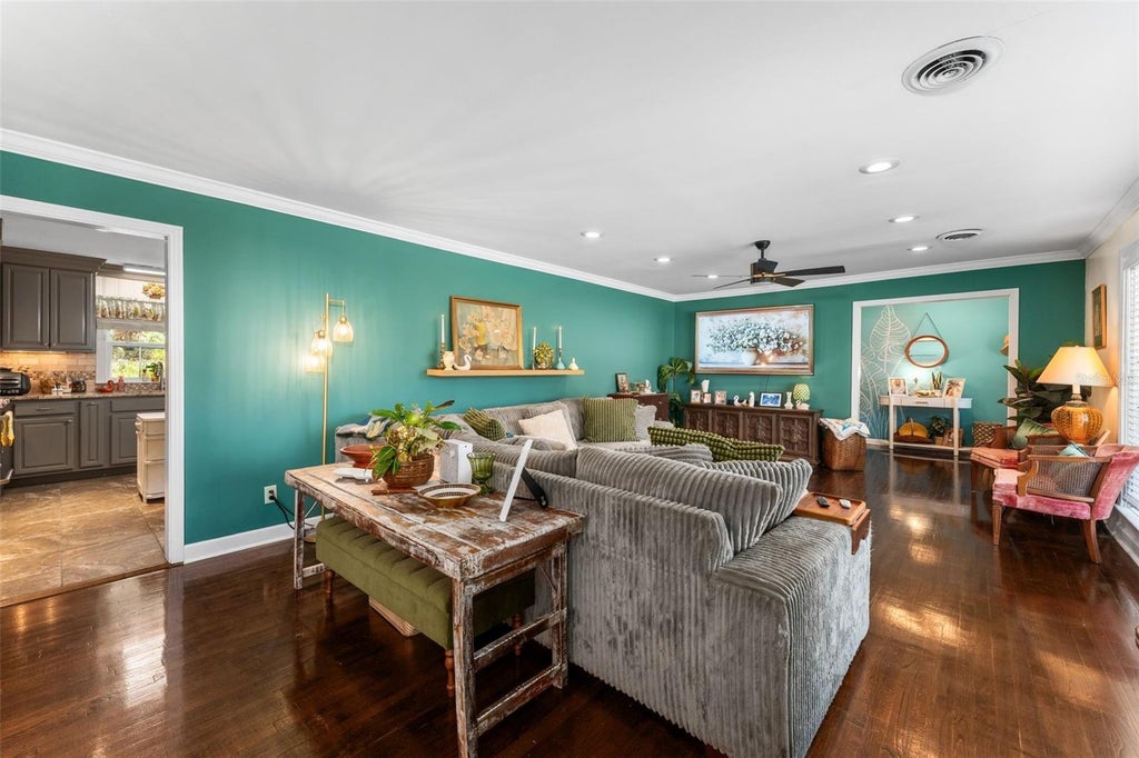 Photo of 258 SE Hillside Parkway, Lake City, FL 32025 (MLS # GC543430)