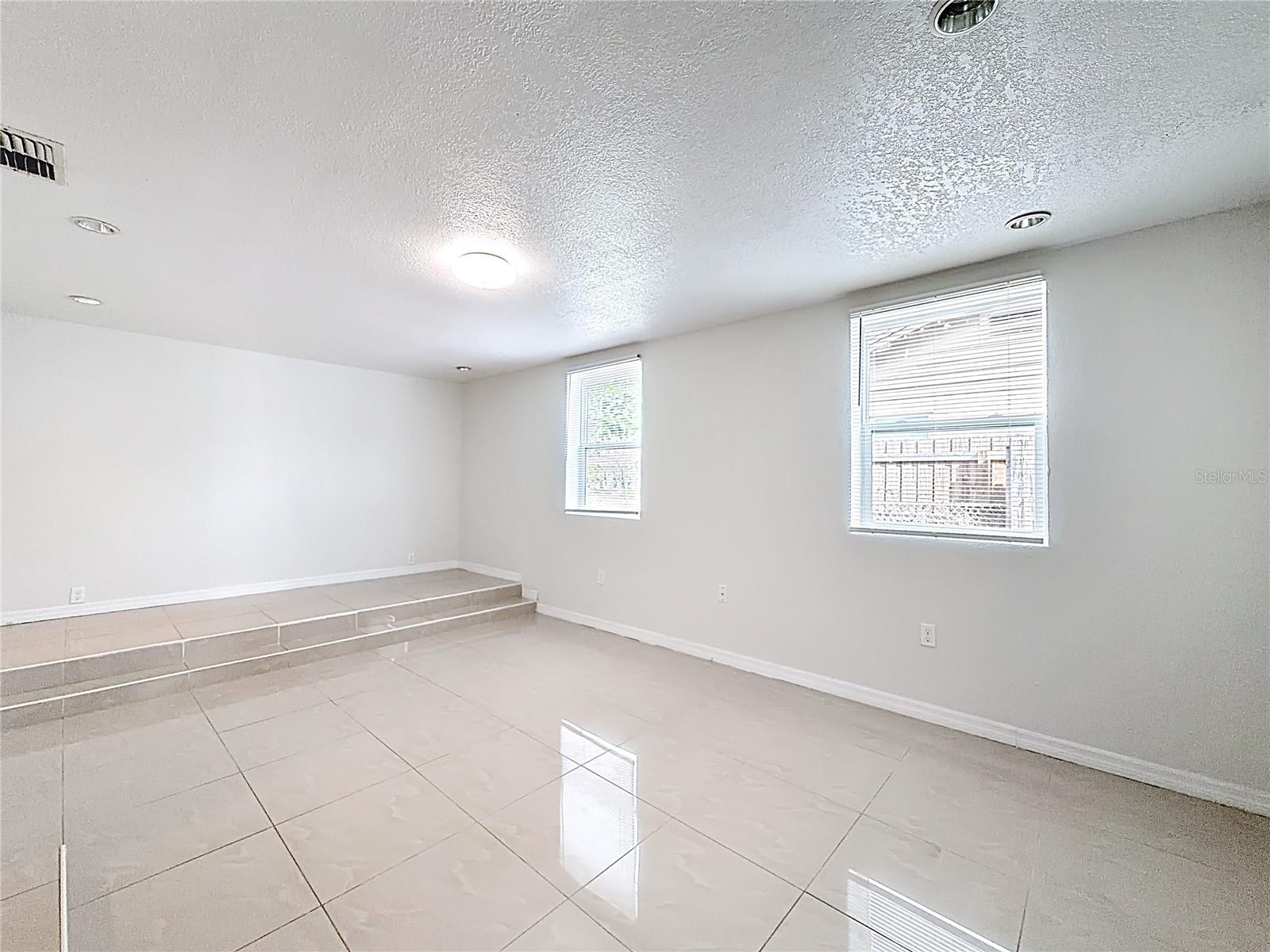 NEWPORT UNIT 1 - Residential