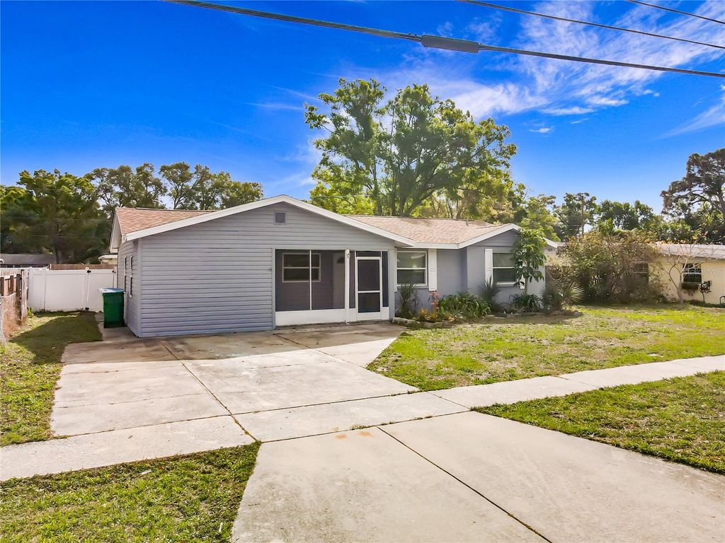Photo of 15525 Bedford Circle E, Clearwater, FL 33764 (MLS # TB8486920)
