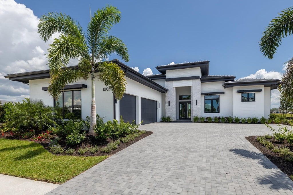 Photo of 1003 Blue Shell Loop, Sarasota, FL 34240 (MLS # A4703989)