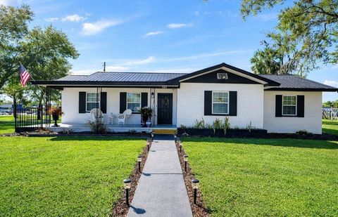 Photo of 304 NE 1st Street, Chiefland, FL 32626 (MLS # OM728209)