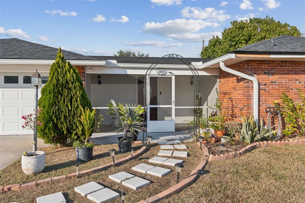 Photo of 2013 Marilyn Avenue, Winter Haven, FL 33881 (MLS # TB8468621)