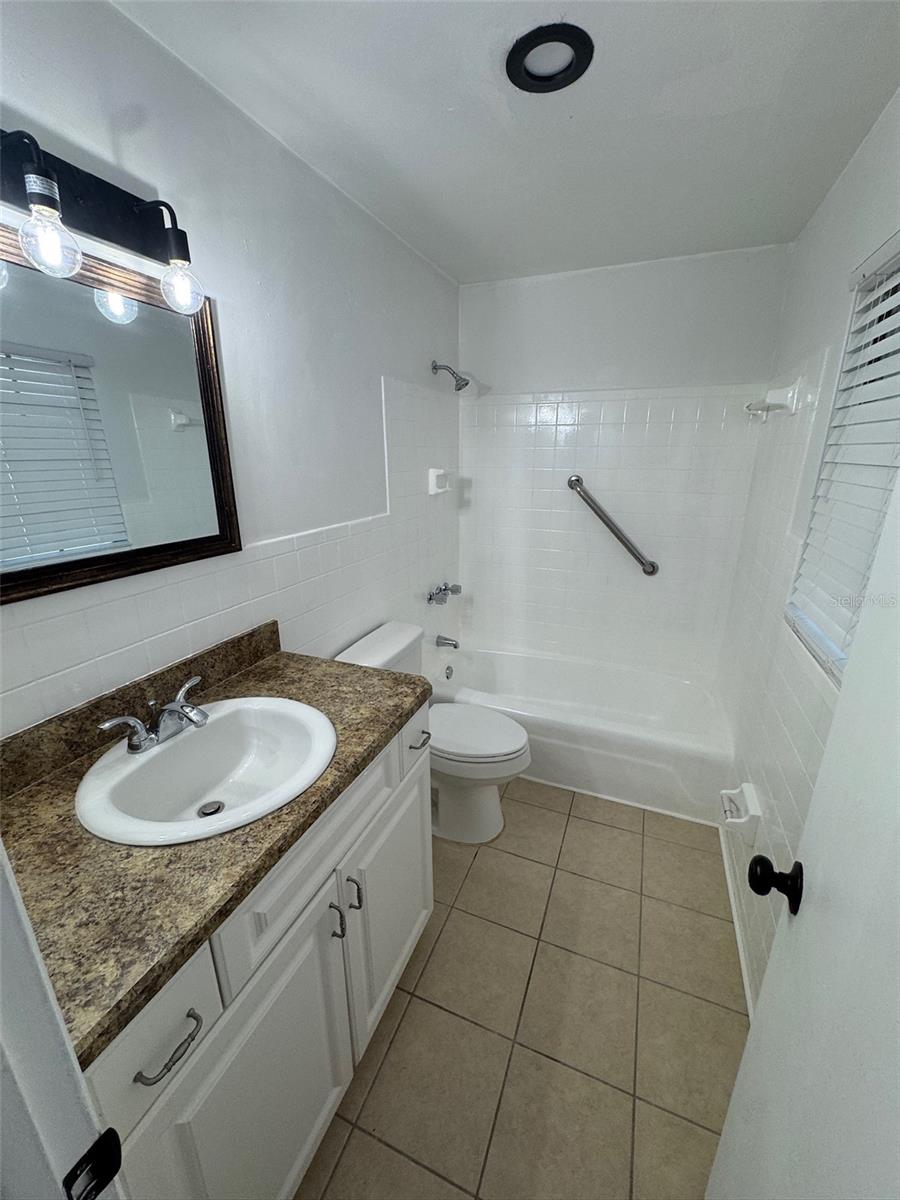 BRIARWOOD APARTMENTS - Residential Lease