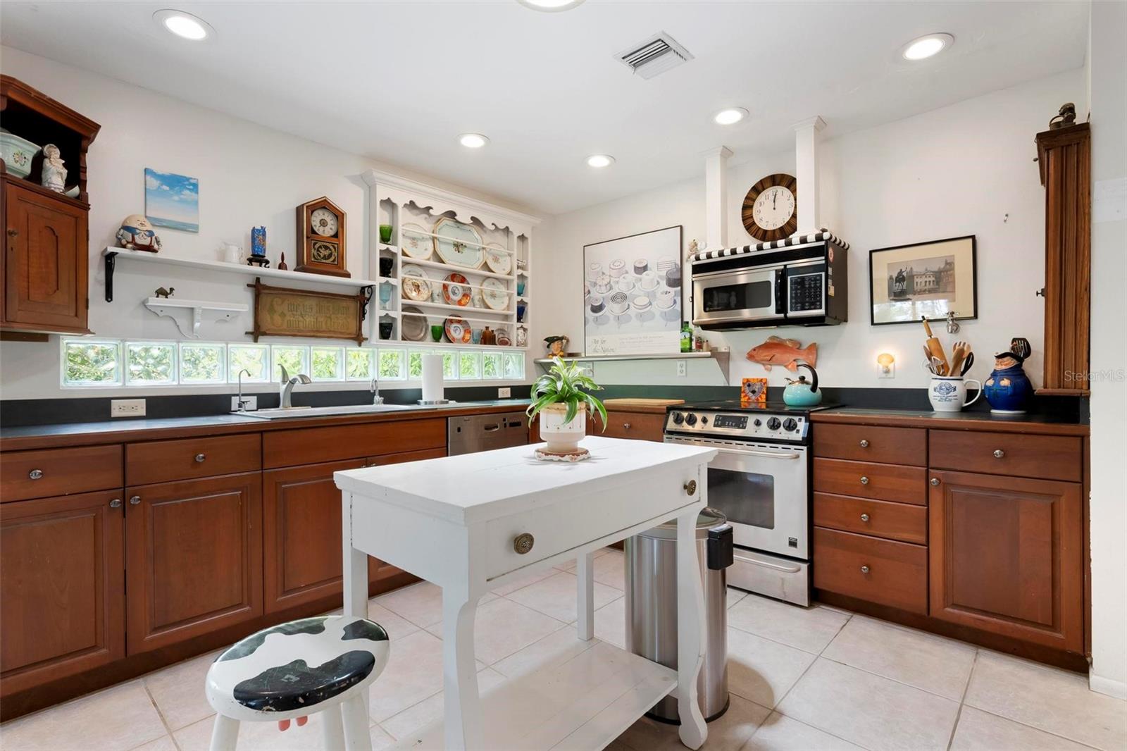 BAYSHORE ESTATES - Residential