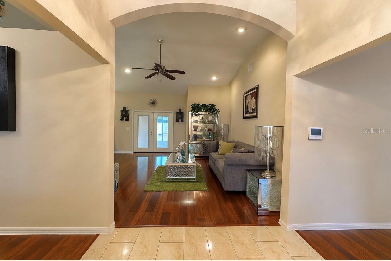 1553 SHOREWOOD DRIVE