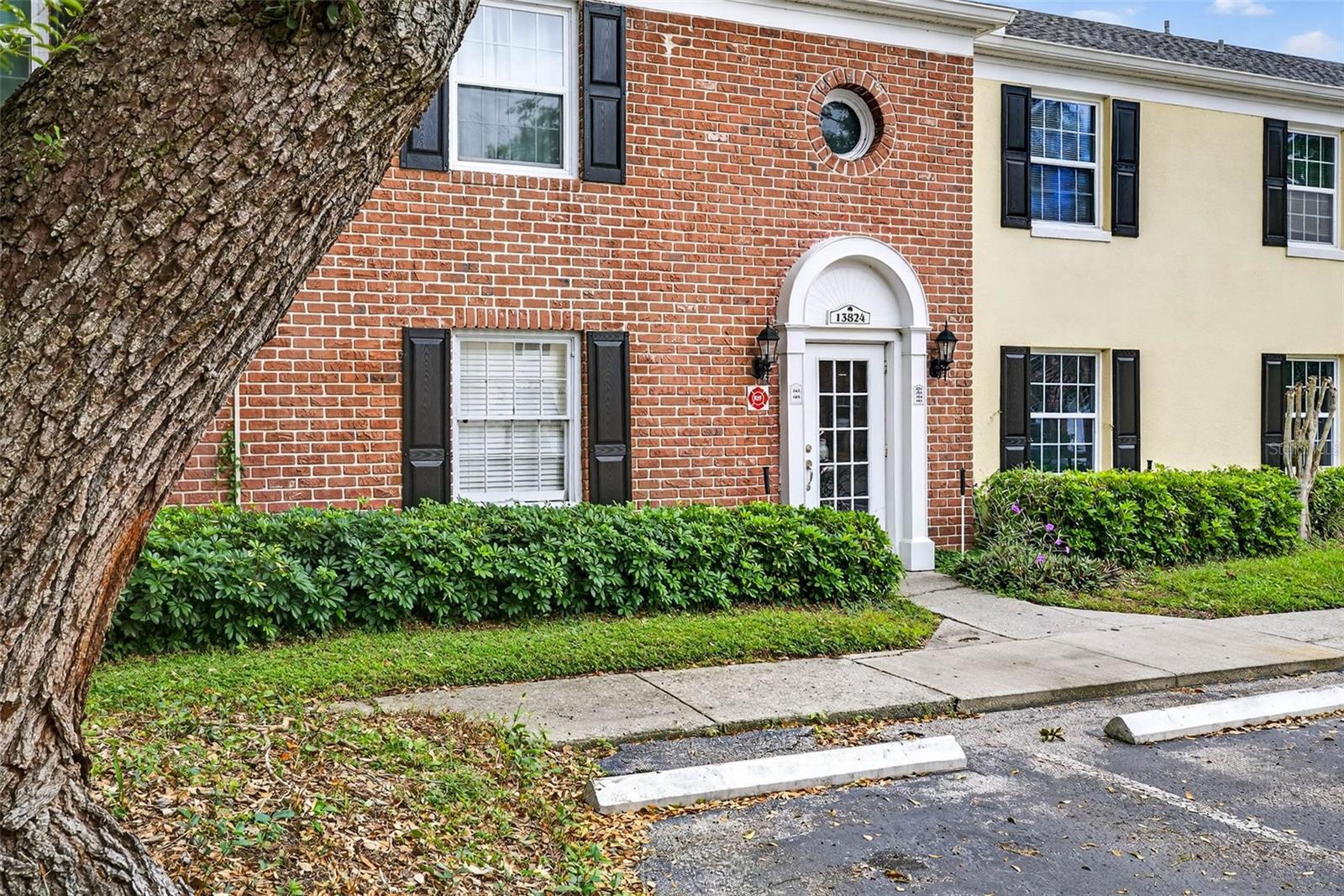 WHISPERING OAKS - Residential