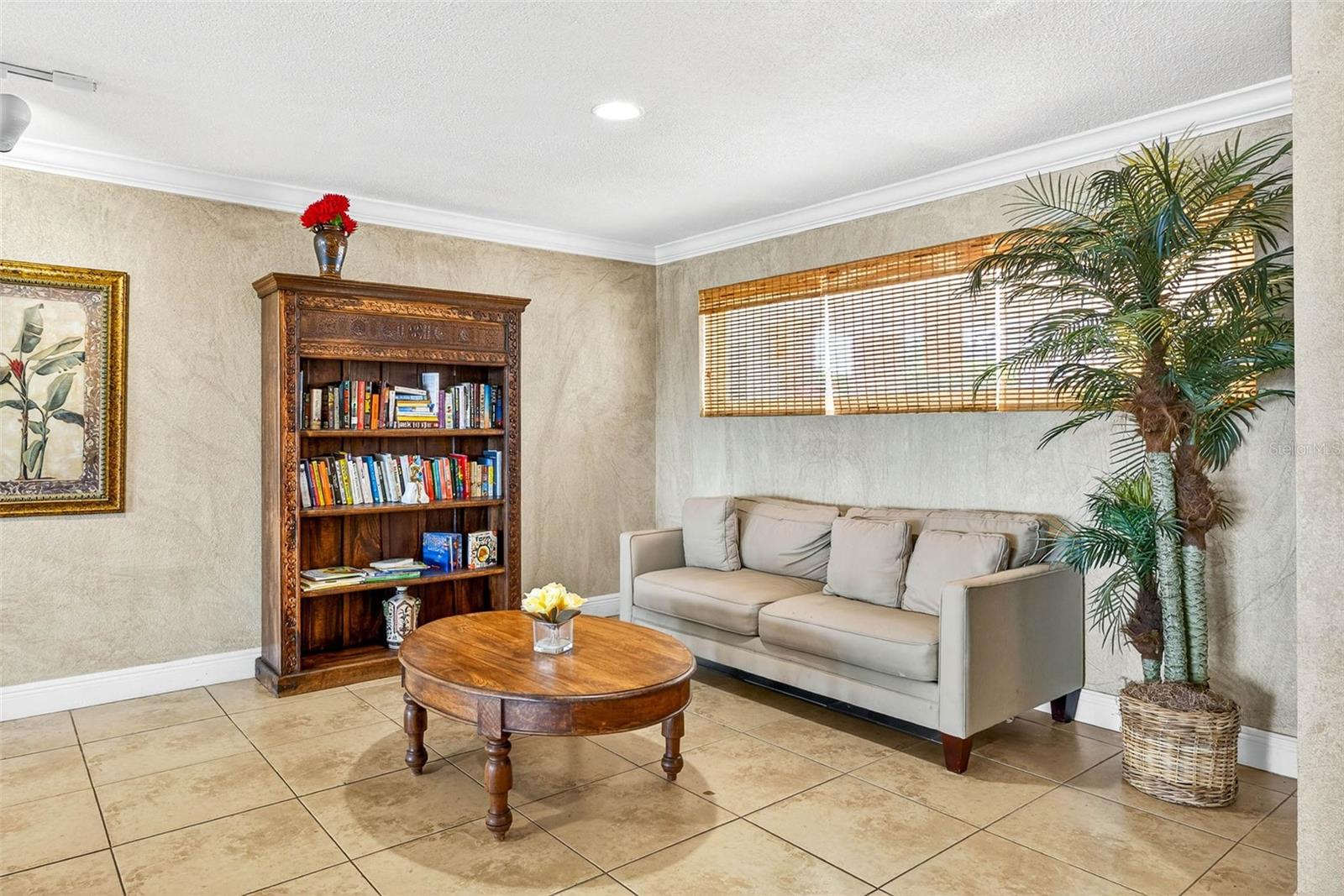 WHISPERING OAKS - Residential