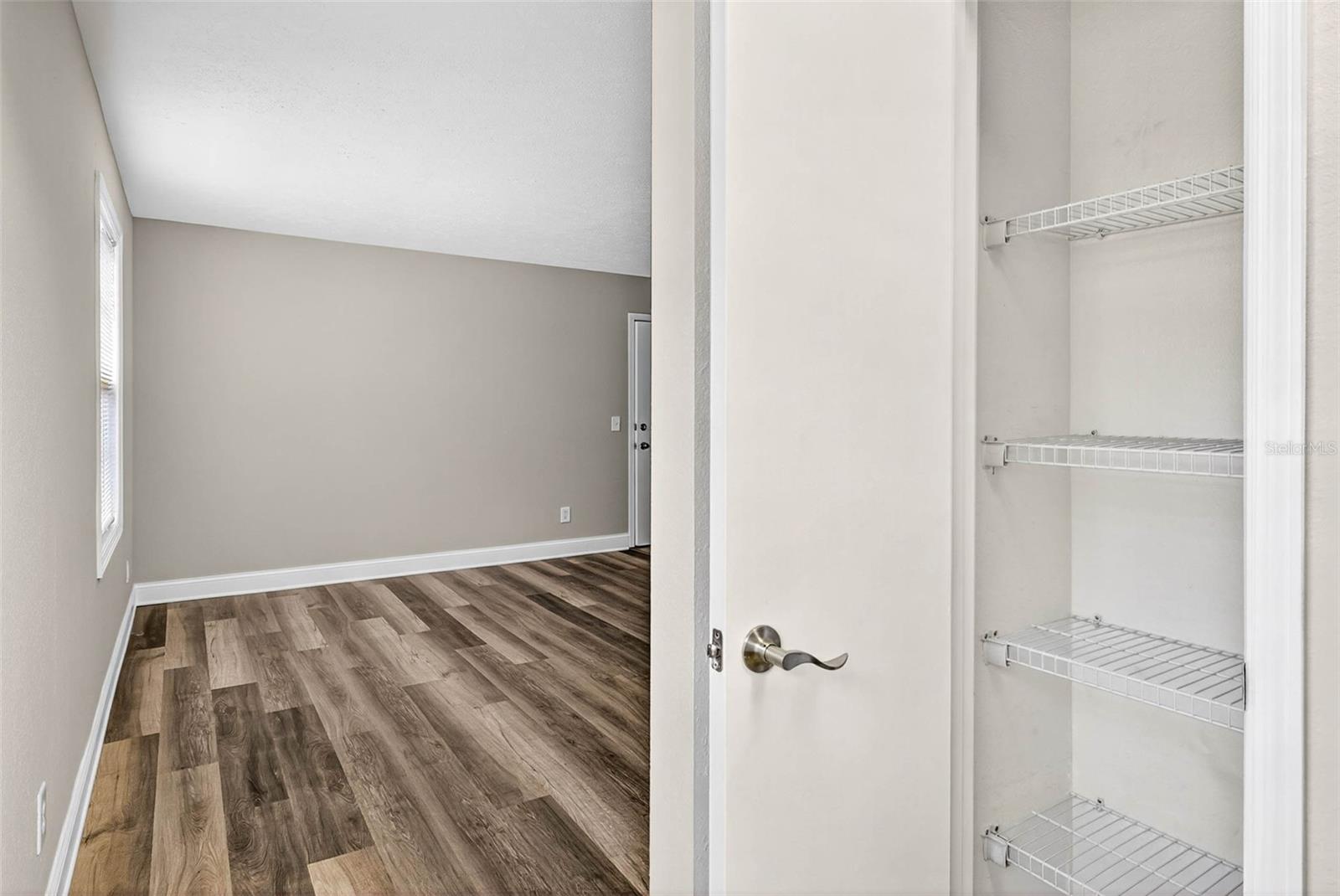 WHISPERING OAKS - Residential