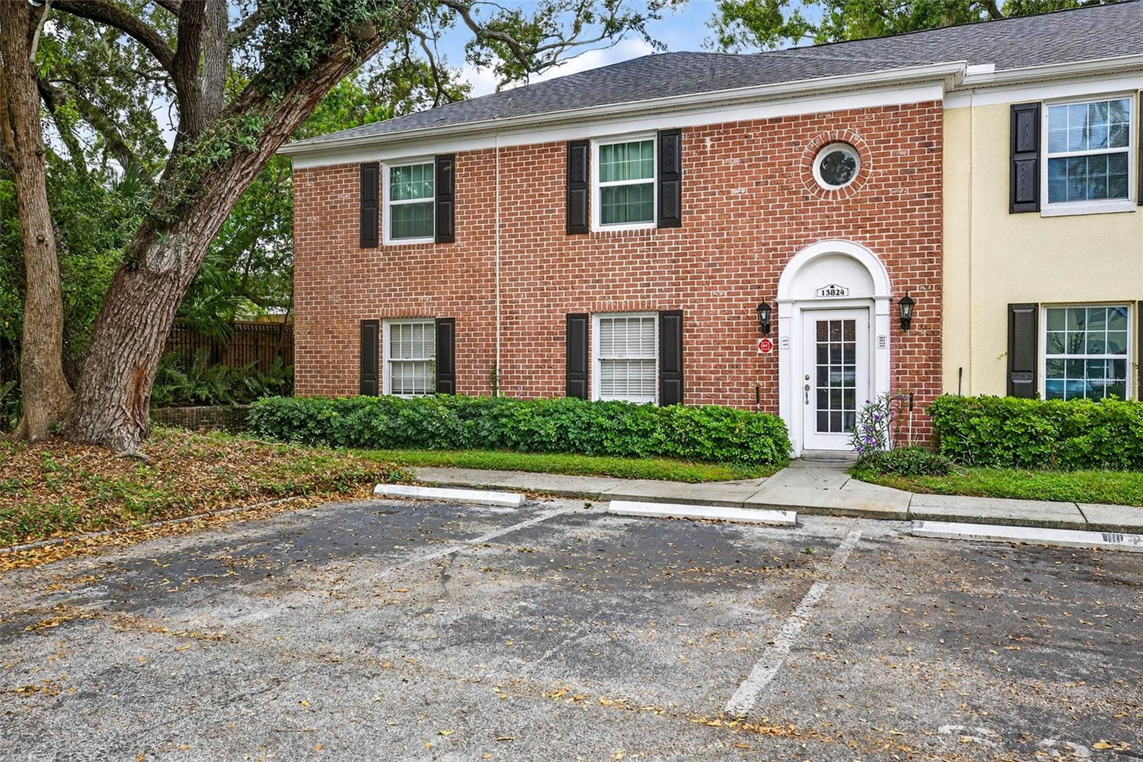 WHISPERING OAKS - Residential