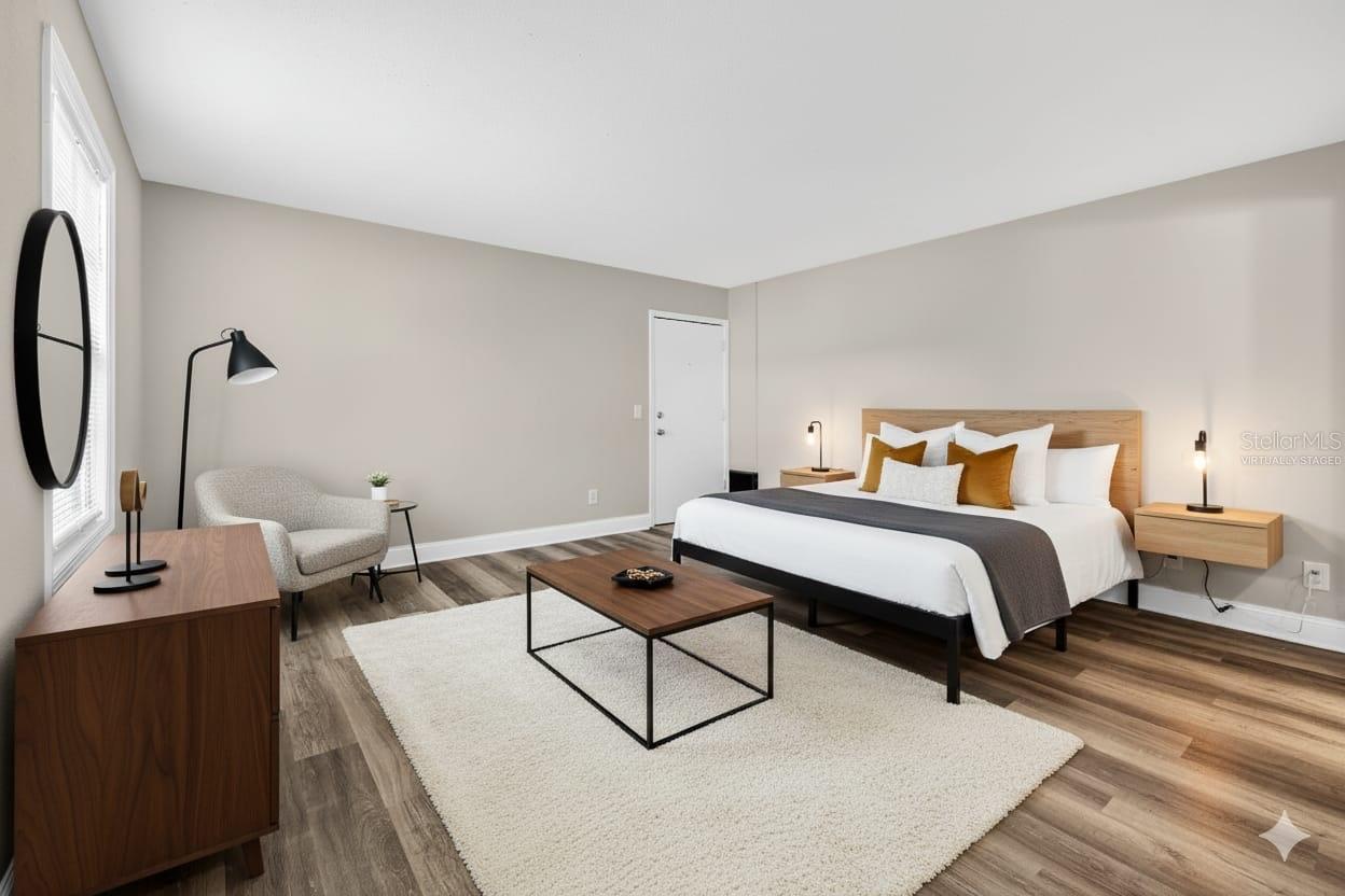 WHISPERING OAKS - Residential