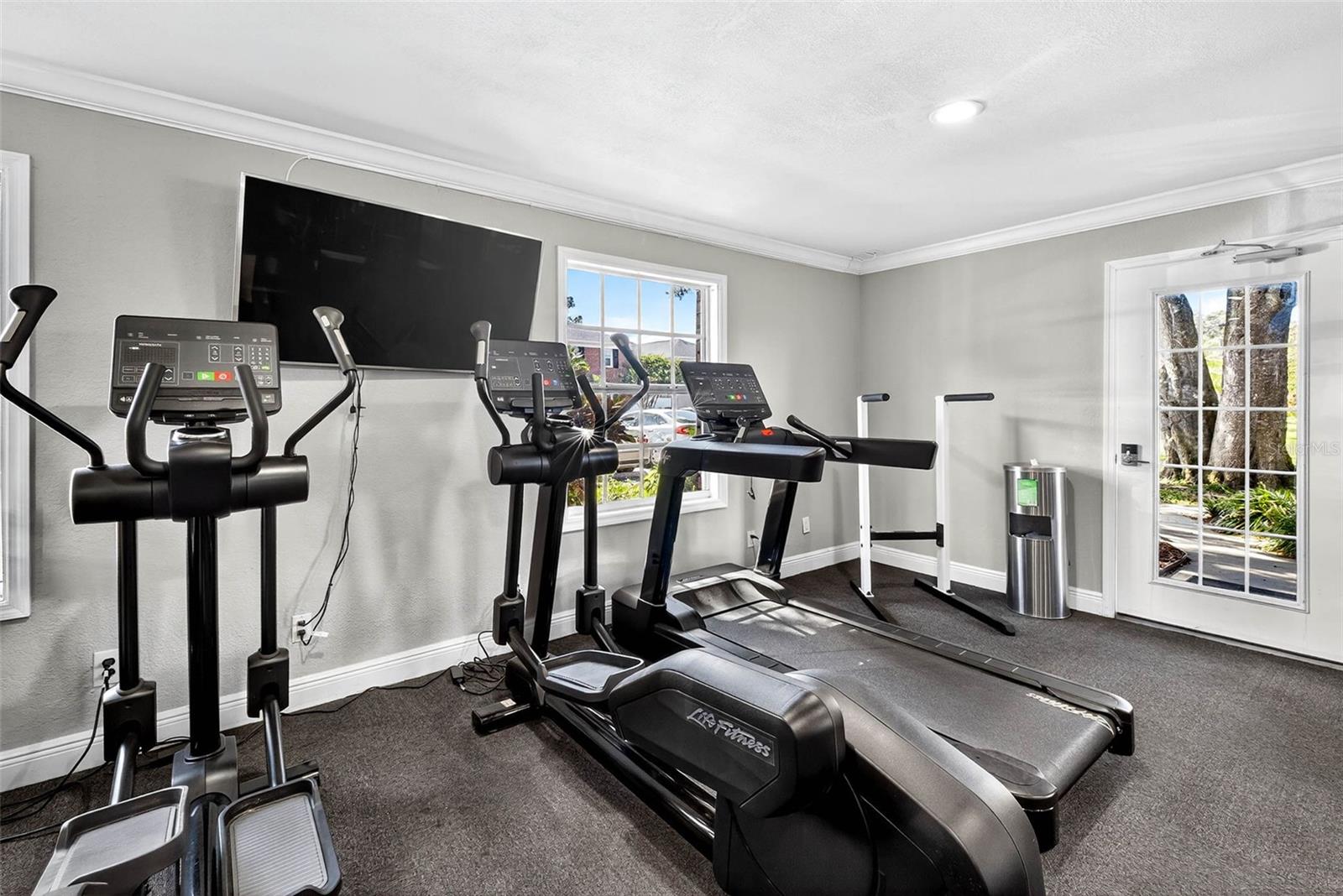 WHISPERING OAKS - Residential