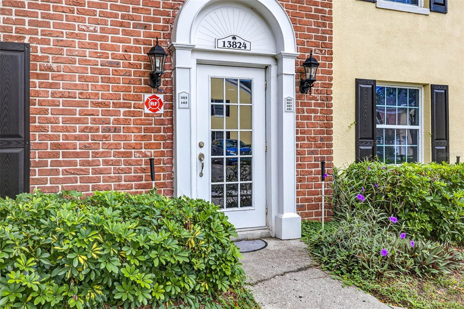 WHISPERING OAKS - Residential