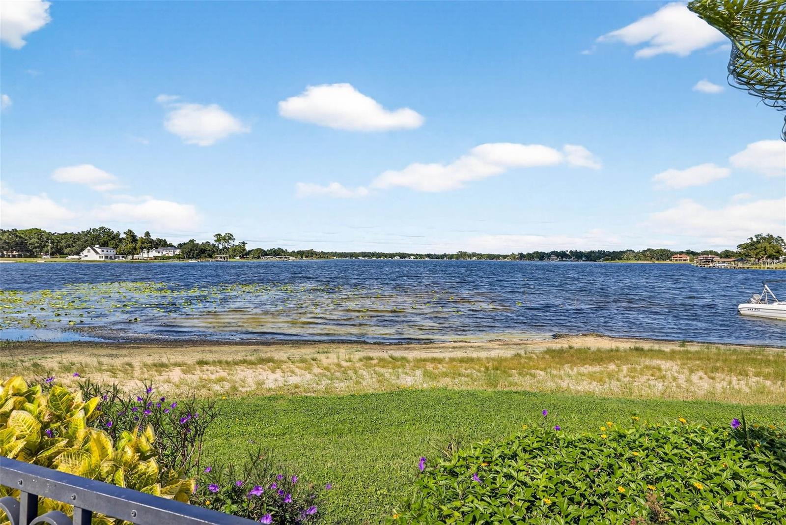 WHISPERING OAKS - Residential