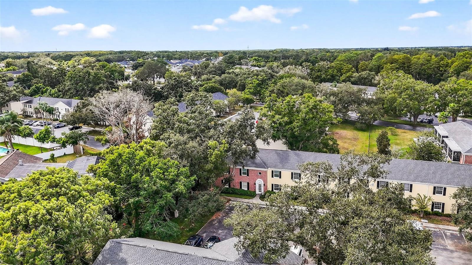 WHISPERING OAKS - Residential