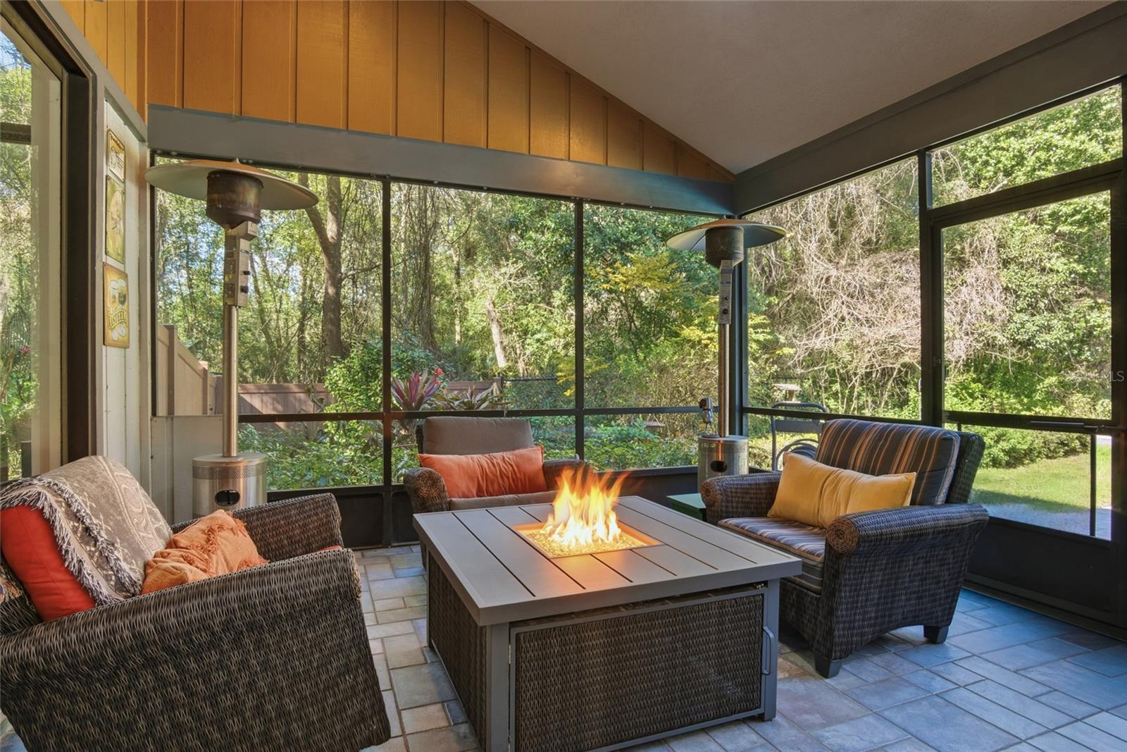 OAK HOLLOW - Residential