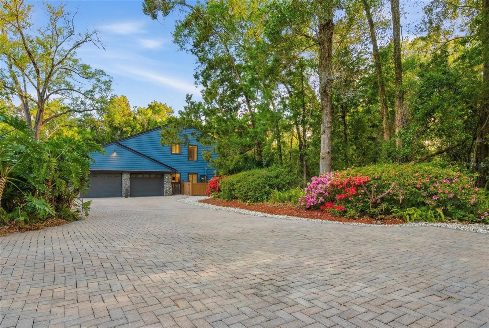 OAK HOLLOW - Residential