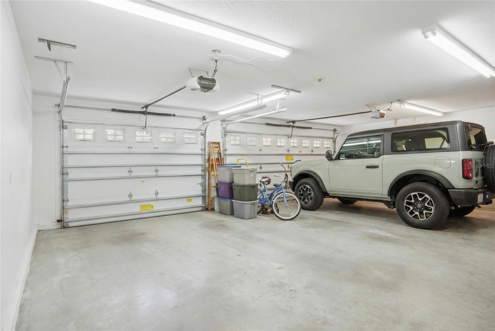 OAK HOLLOW - Residential