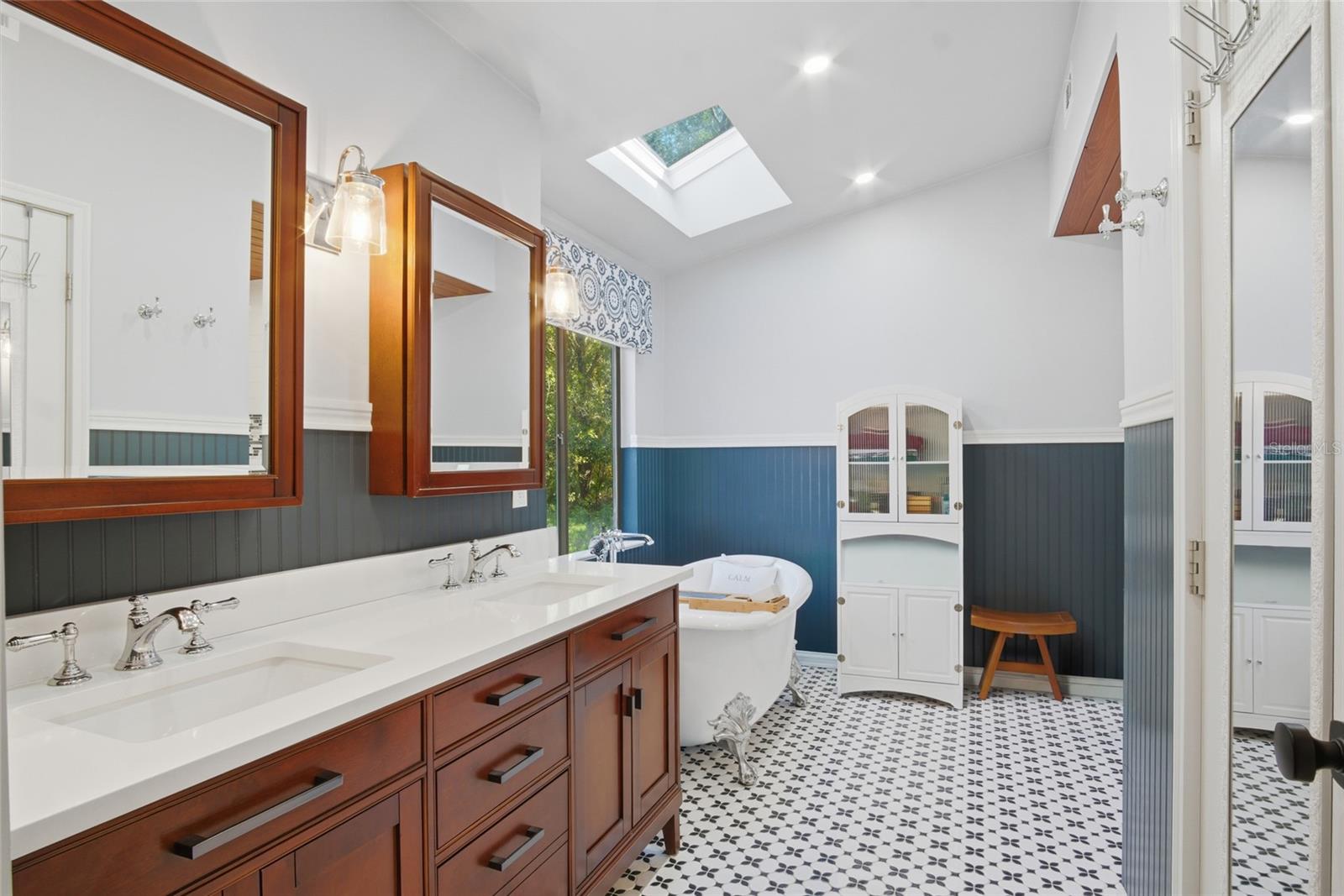 OAK HOLLOW - Residential