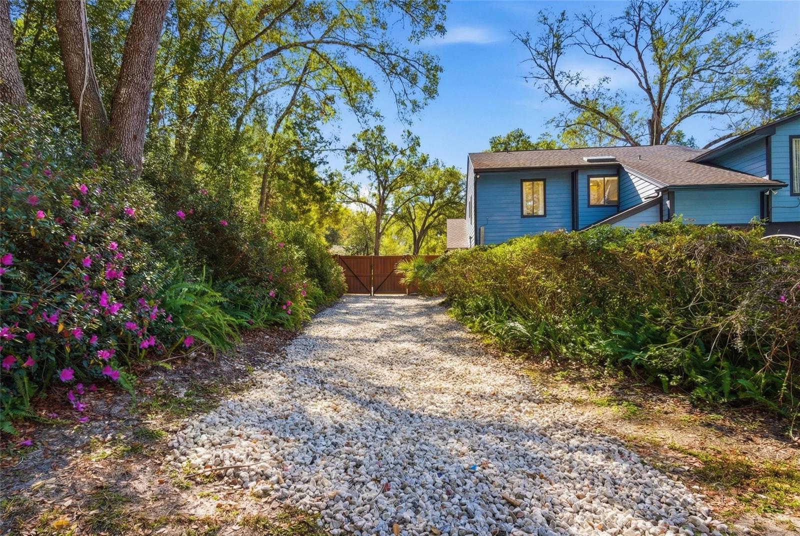 OAK HOLLOW - Residential