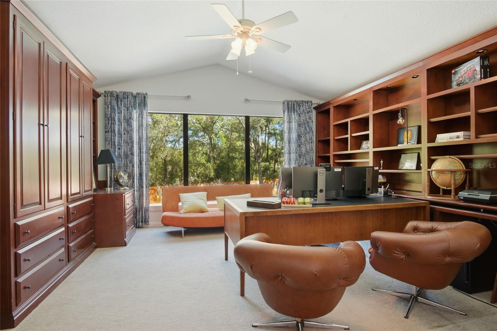 OAK HOLLOW - Residential