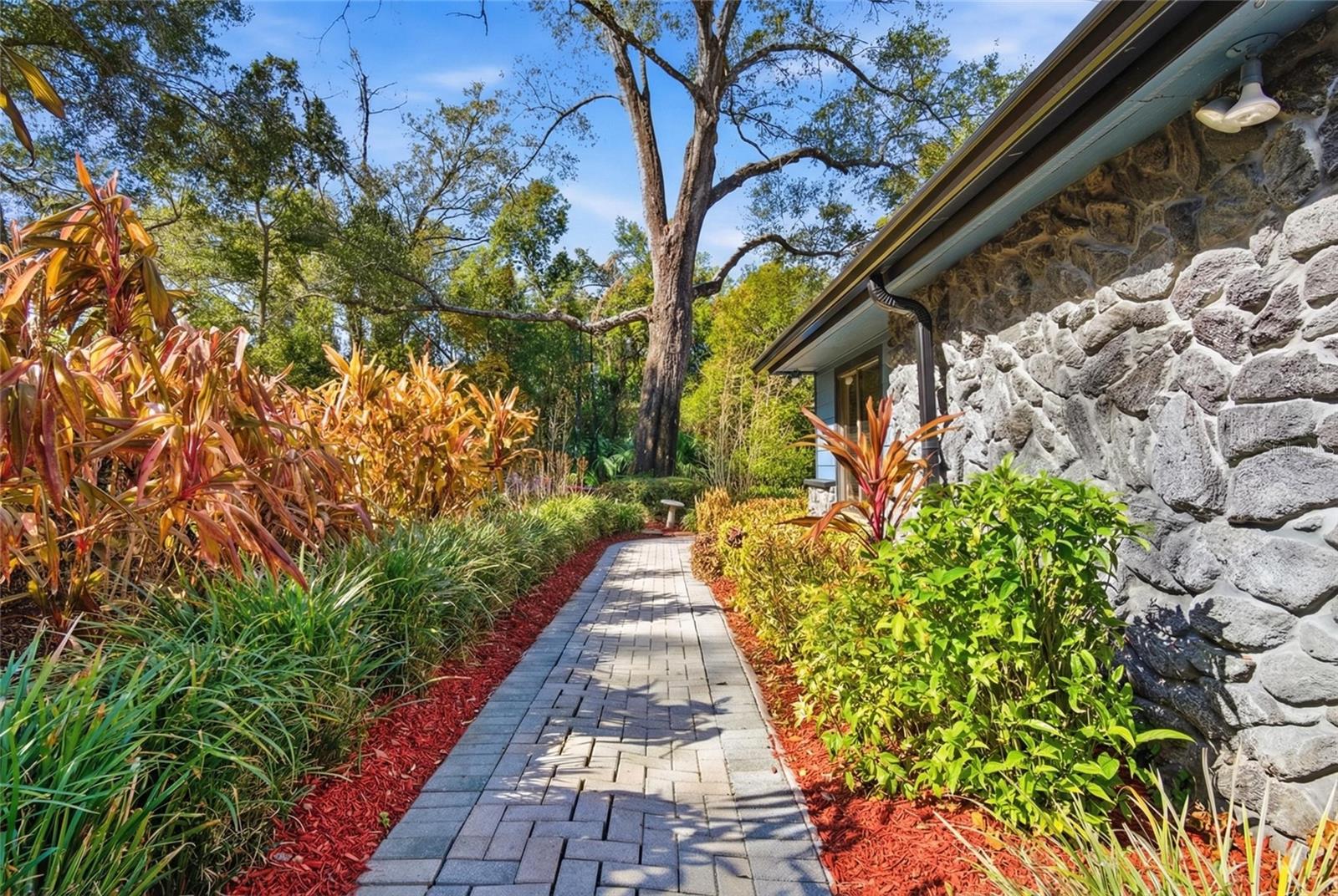 OAK HOLLOW - Residential