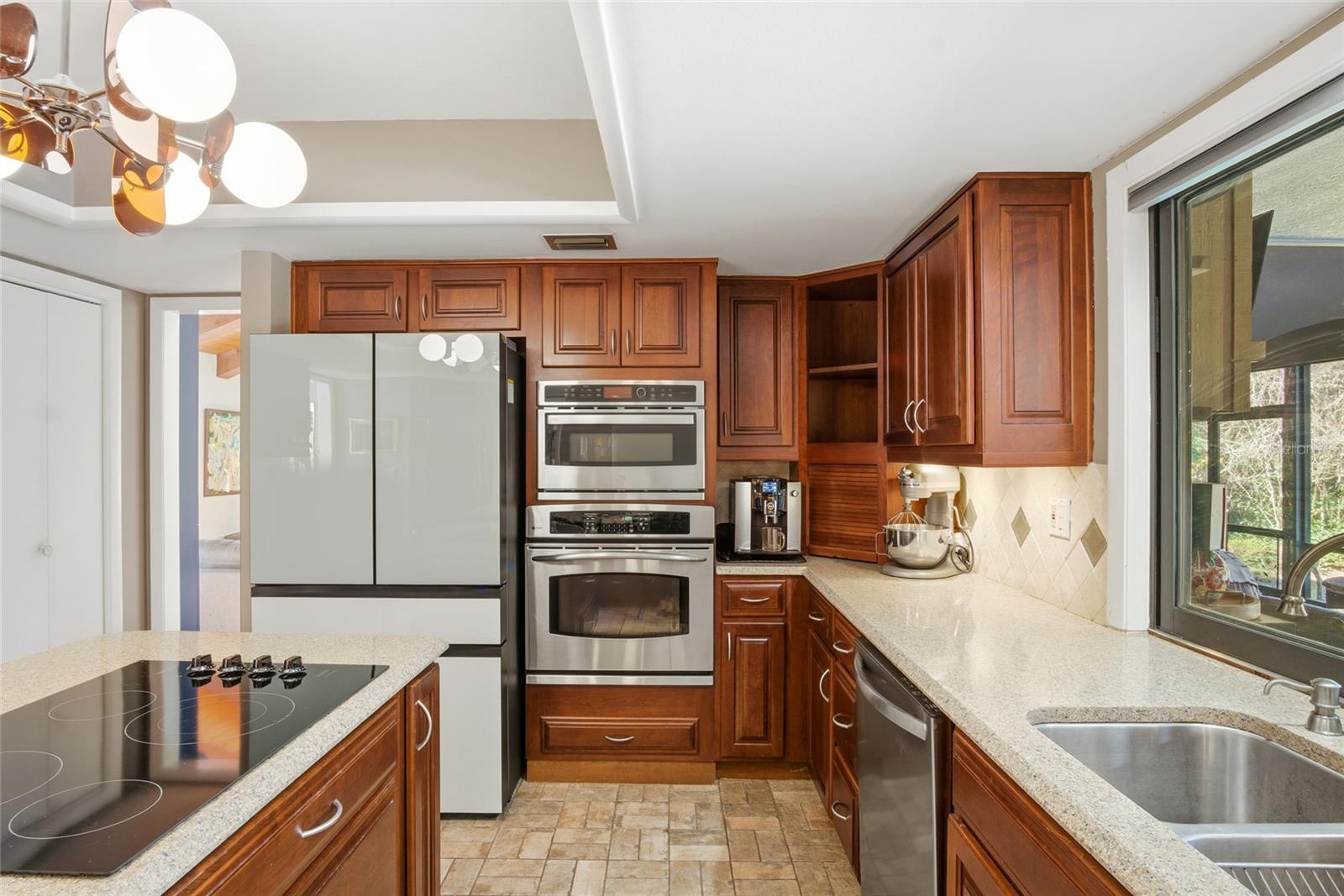 OAK HOLLOW - Residential