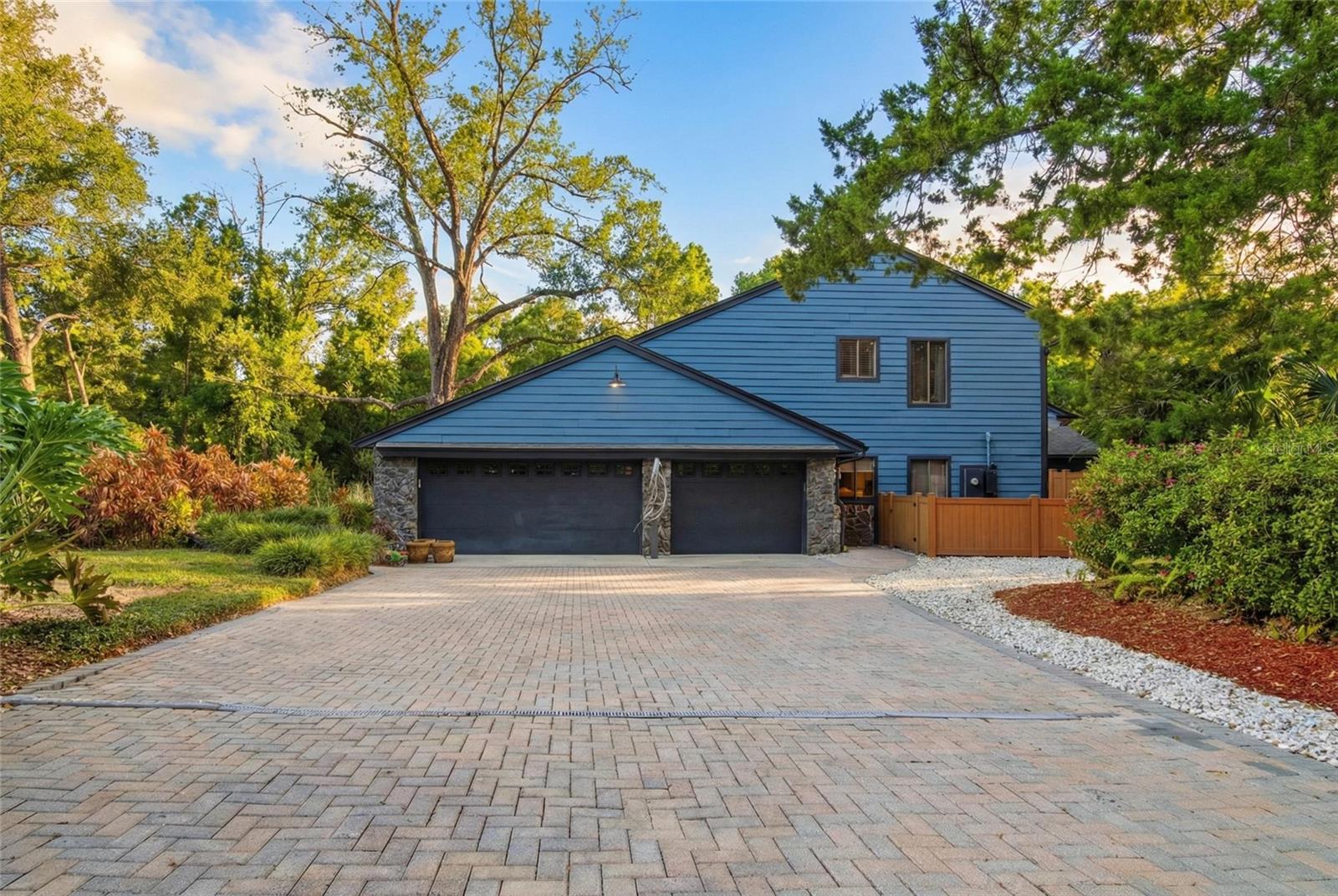 OAK HOLLOW - Residential