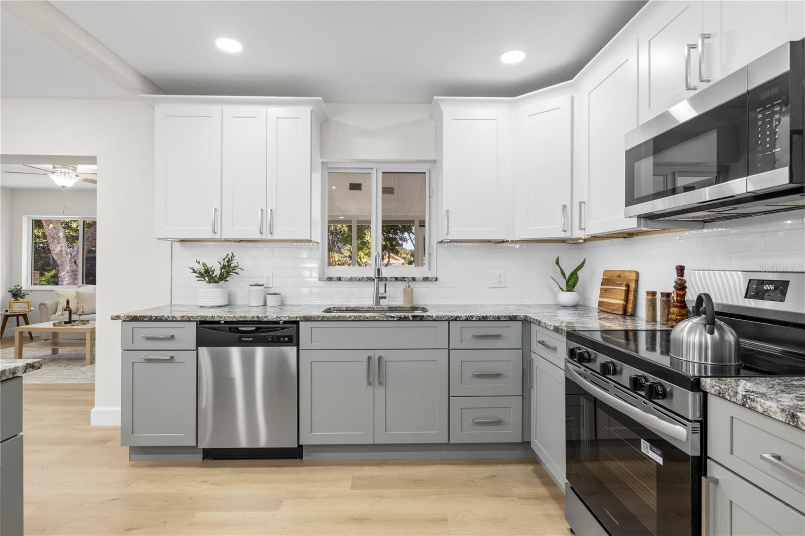 HARBOR LIGHTS SUB - Residential