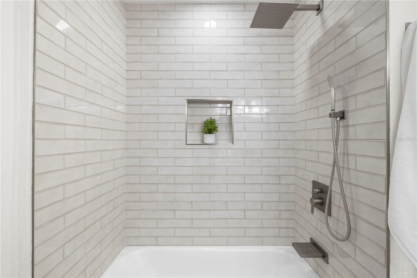 HARBOR LIGHTS SUB - Residential