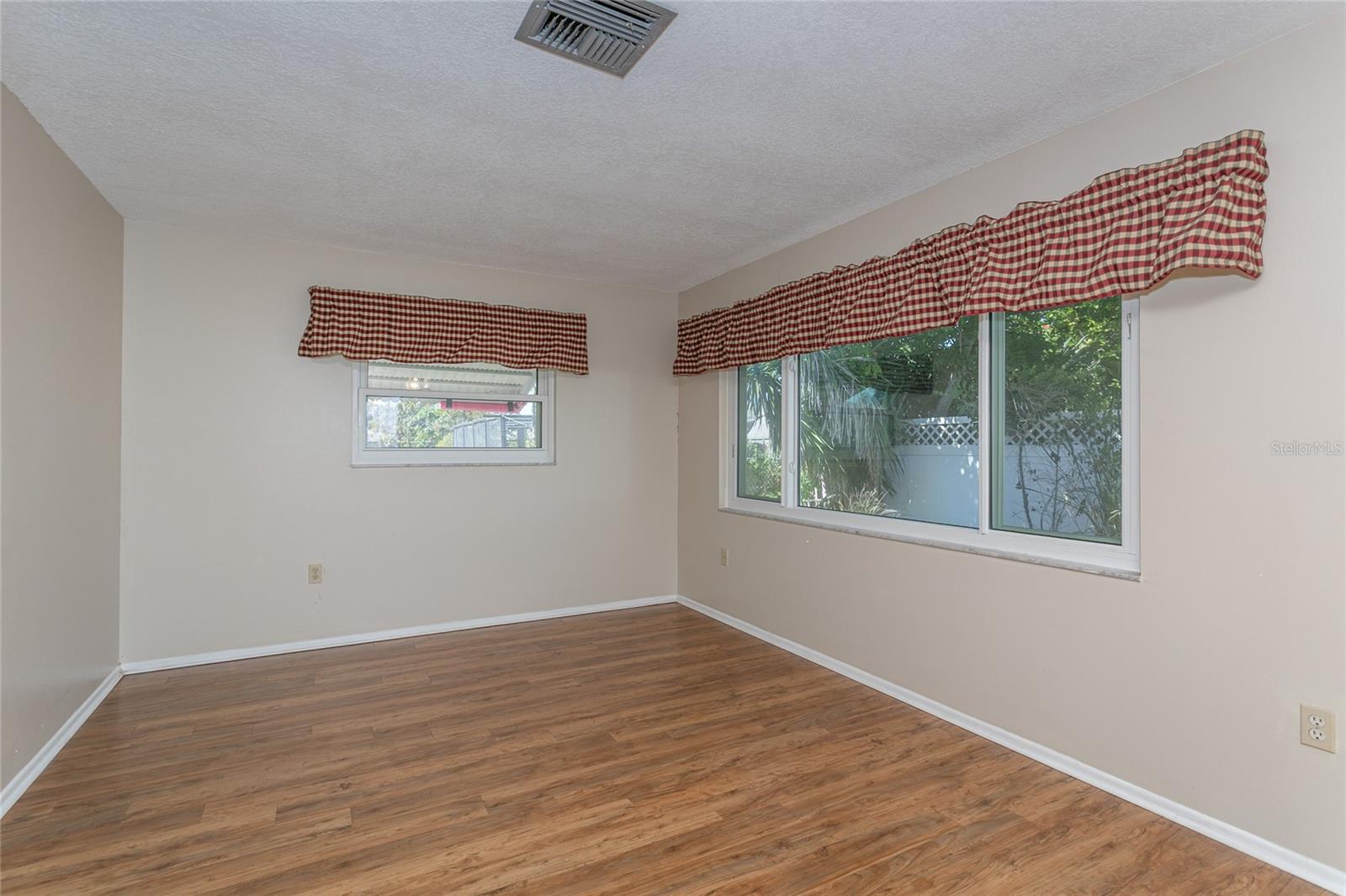 VENICE GARDENS - Residential