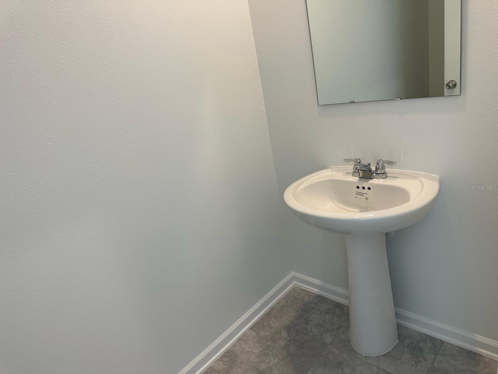 ASTONIA - Residential Lease