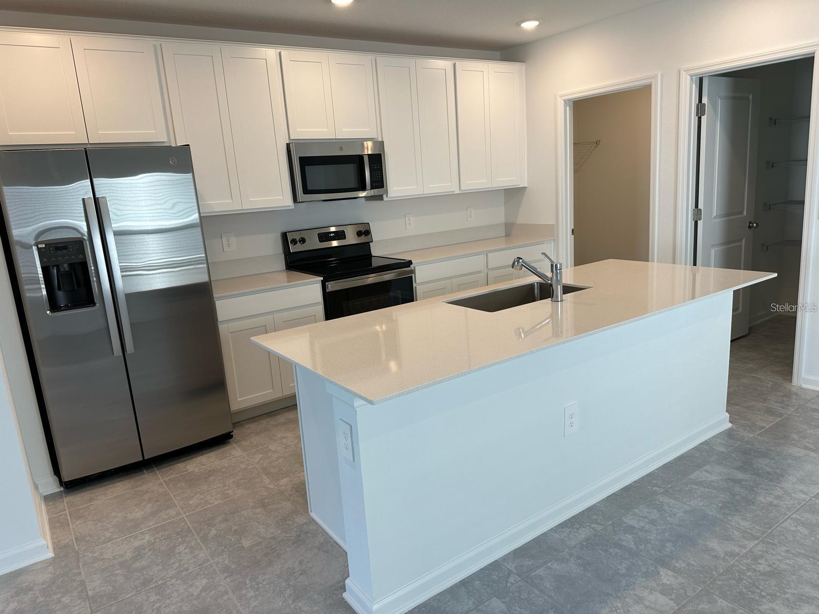 ASTONIA - Residential Lease