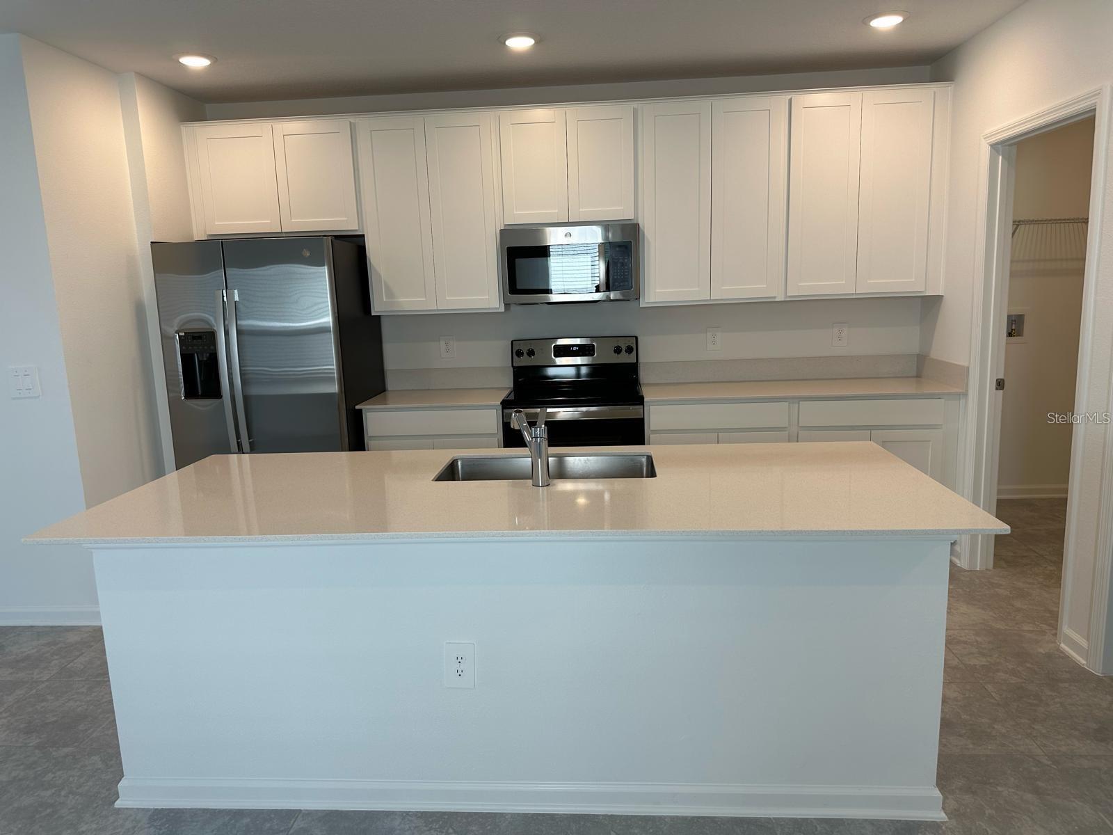 ASTONIA - Residential Lease