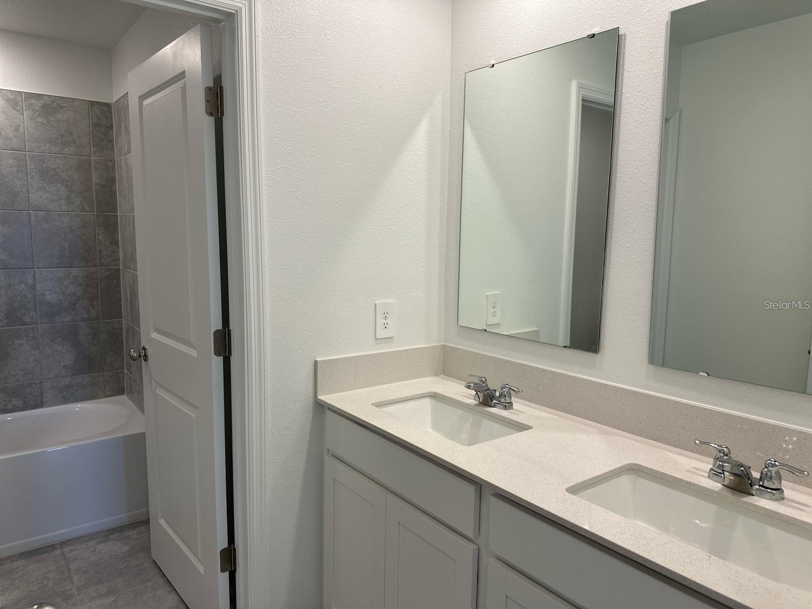 ASTONIA - Residential Lease