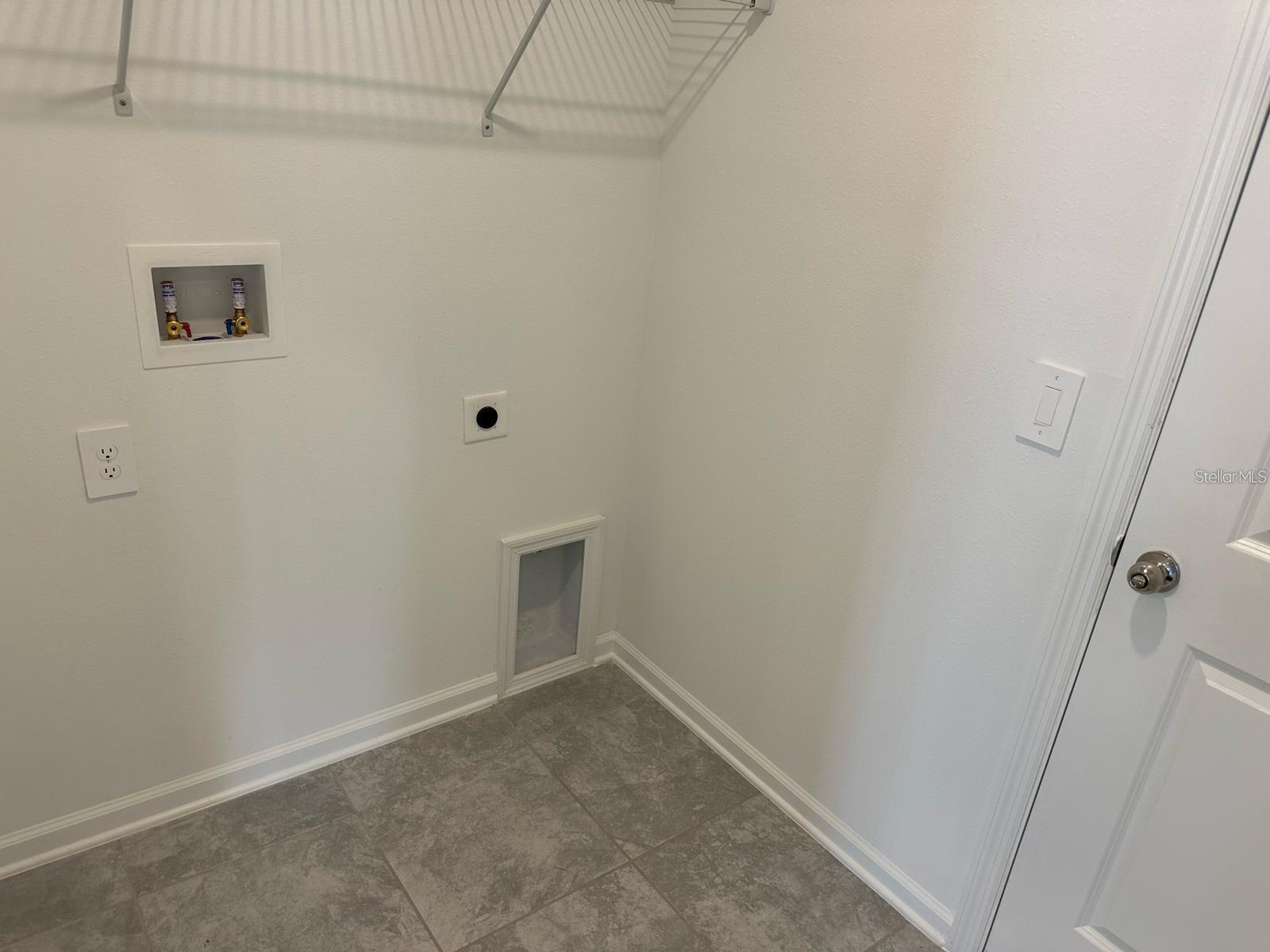 ASTONIA - Residential Lease