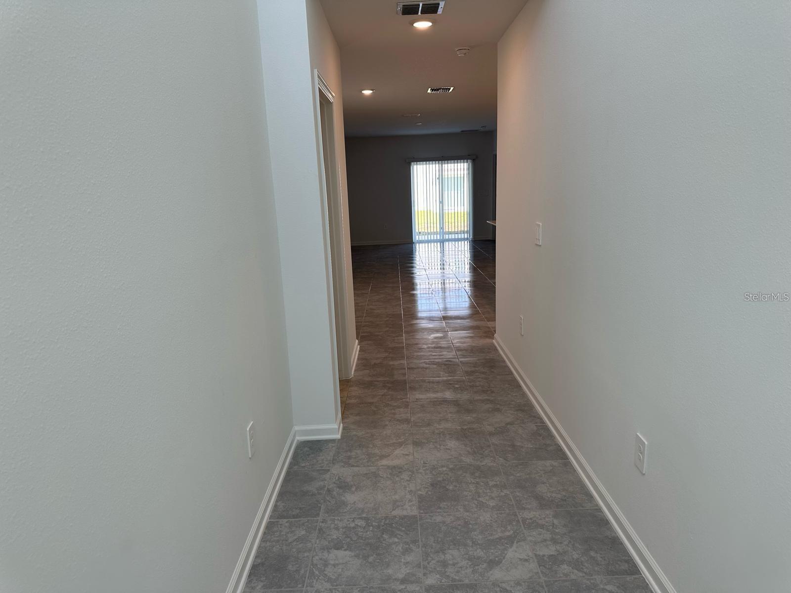 ASTONIA - Residential Lease