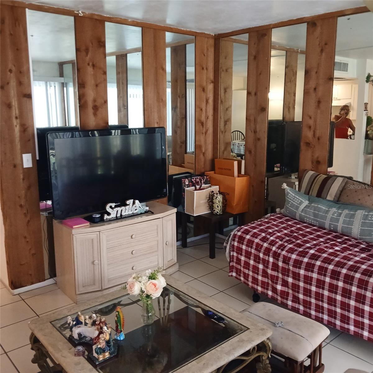 8609 N CHAMPLAIN COURT 77