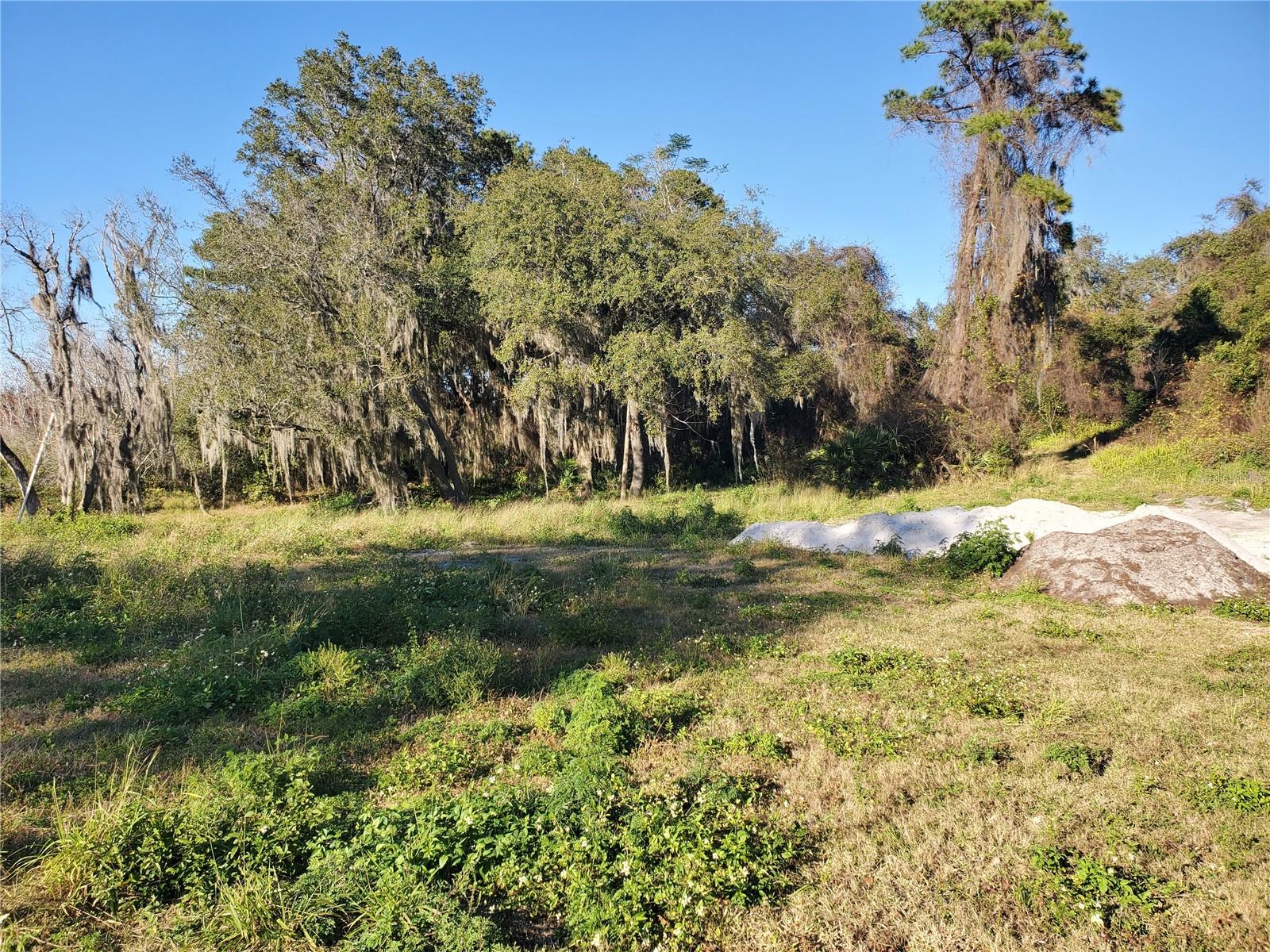 1.20 ACRE LOT Peaceful Water Front building lot in growing popular area.
North side of Deltona...
Seller said they would consider an exchange on another property equal or higher value in Lake County.
Easy Access to I-4 close to Debary, Deland, a bit west of Daytona Beach.
Just around the corner from Amazon warehouse approx 8 miles north of this property.