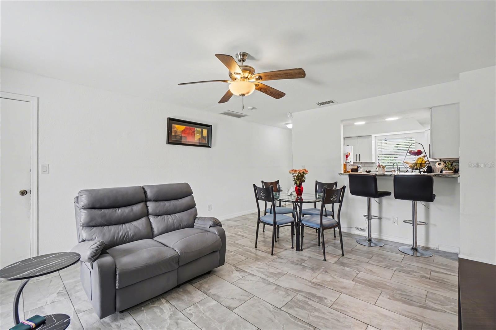 2208/2210 IRIS WAY