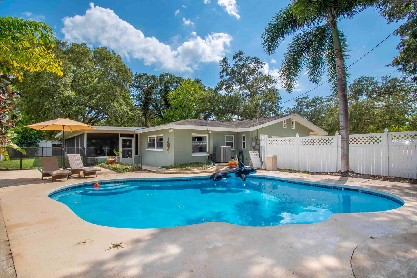 863 BAY BREEZE TERRACE